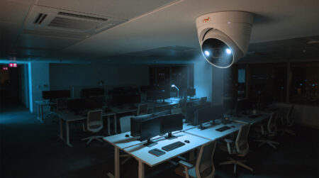 camera de supraveghere video cu tehnologie black light